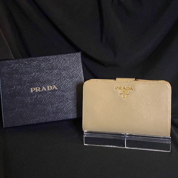Prada Saffiano Compact Wallet W/Box and Authenticity Card - Picture 2 of 12